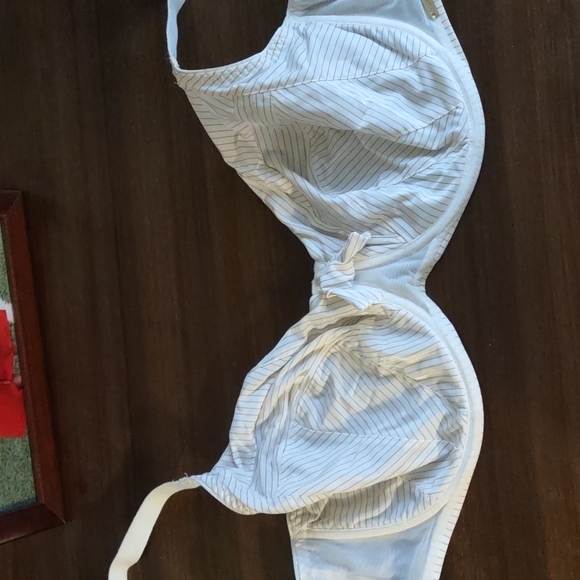 Chantelle Intimates & Sleepwear Chantelle Bra 32ddd Poshmark